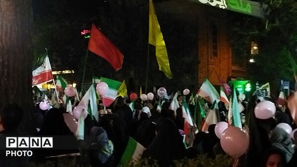 دختران نیشابوری در صف اول تجمعات-۲