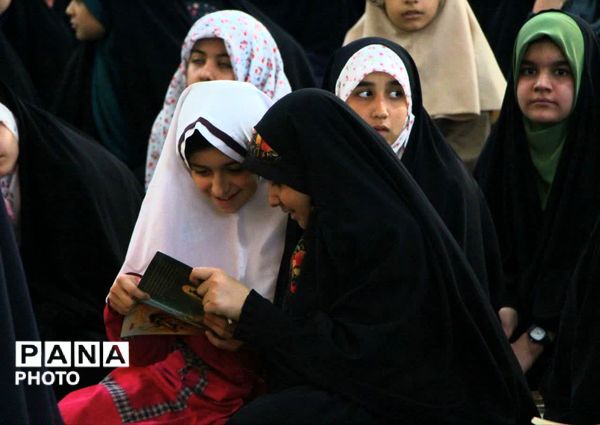 محفل نویسنده کتاب «فرمانده سری» در یزد