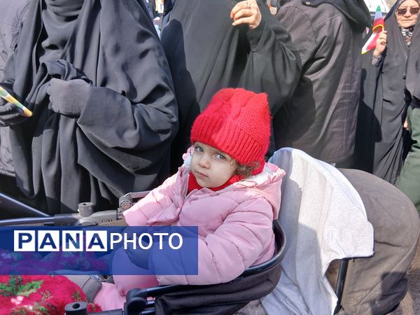 حضور پرشور مردم مشهدی در راهپیمایی ۲۲ بهمن 