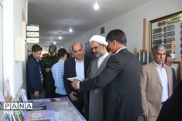 افتتاح نمایشگاه دستاوردهای فرهنگی، هنری و ورزشی فرهنگیان در مهریز 