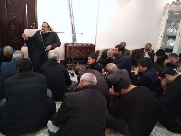 جلسه هفتگی هیات جوانان انصار الحسین هم زمان با عزاداری ایام فاطمیه در شهرستان خلیل‌آباد 