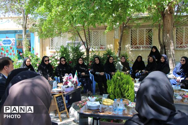 دورهمی خاطره سازان هنرستان ثمین 