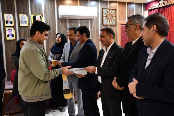 جلسه دانش‌آموزان نخبه عشایر فارس در طرح بنیاد پروفسور مهبودی