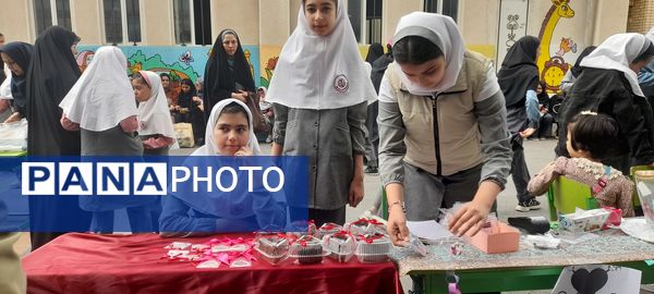 بازارچه کسب و کار دانش‌‍آموزان مدرسه حضرت رقیه(س)