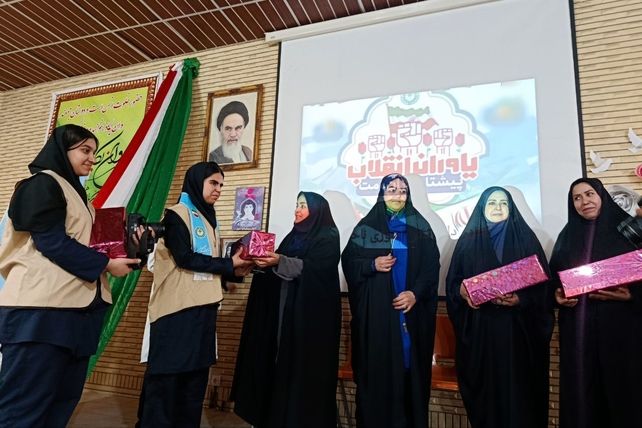 همایش یاوران انقلاب و جشن مدرسه‌ای ایرانمون در شیراز