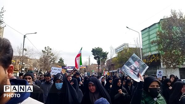 مشت هایی که با فریاد انتقام بالا می آمدند 