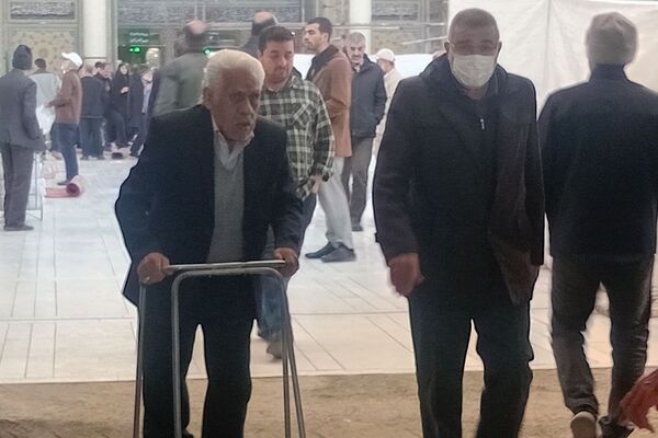 حضور دانش‌آموزان و فرهنگیان ناحیه دو شهرری در نماز جمعه 