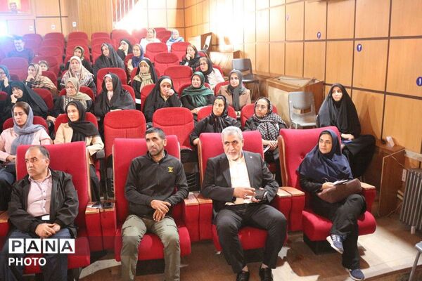 تأکید مدیر آموزش‌وپرورش فیروزکوه بر تعامل مستمر خانه و مدرسه در هنرستان امام علی (ع)
