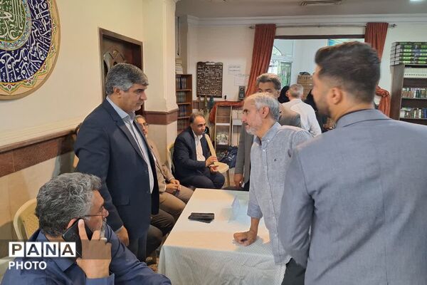 میز خدمت مدیر آموزش و پرورش شهرستان پردیس به مناسبت هفته دولت