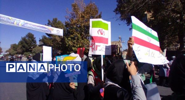 راهپیمایی 13 آبان با حضور حداکثری دانش آموزان در شهرستان نیشابور 
