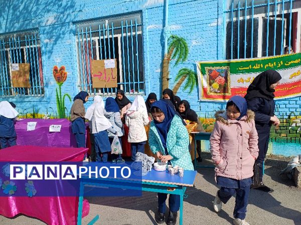برپایی بازارچه درون مدرسه‌ای در دبستان ربابه هاشمیان یزدی شیروان