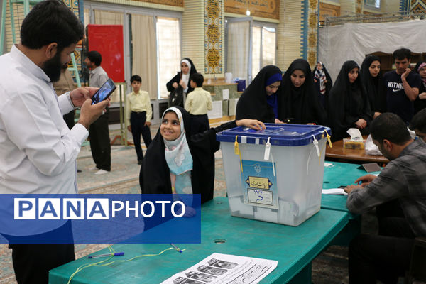 حضور نوجوانان قمی در انتخابات ریاست جمهوری -2