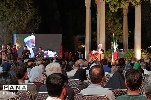 آیین بزرگداشت لسان‌الغیب در جوار آرامگاه حافظ