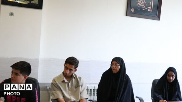 نشست صمیمی مدیر آموزش و پرورش شهرستان ابرکوه با دانش آموز خبرنگاران پانا