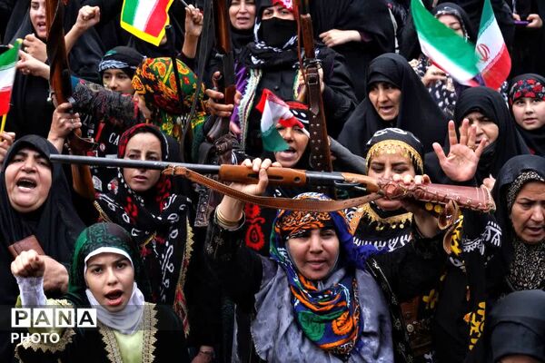 اجتماع بانوان خرم‌آبادی برای تکریم خانواده‌های شهدا و ایثارگران