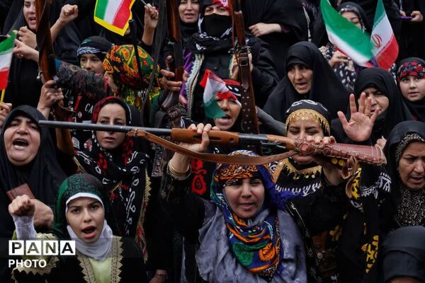 اجتماع بانوان خرم‌آبادی برای تکریم خانواده‌های شهدا و ایثارگران