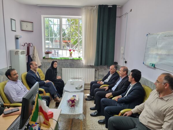 بازدید مسئولان آموزش و پرورش از مدارس سطح شهر سملقان به‌مناسبت هفته معلم