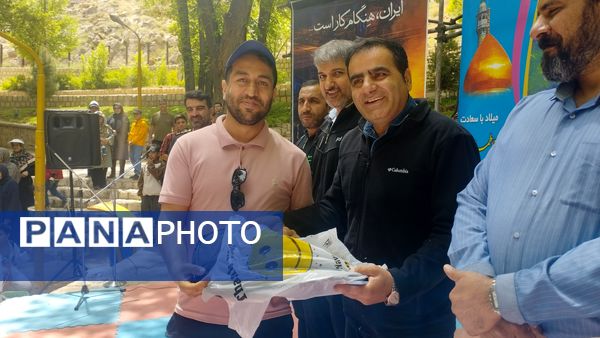 پیاده‌روی خانوادگی بروجنی‌ها