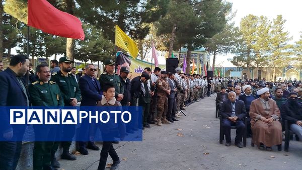 غبارروبی و عطرافشانی گلزار مطهر شهدا در نیشابور 