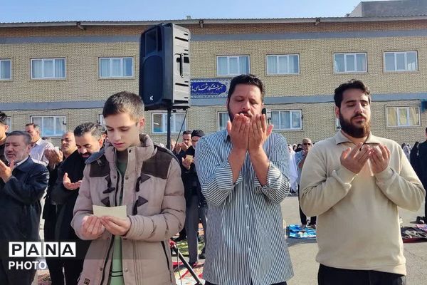 شکوه وحدت در قرچک؛ اقامه باشکوه نماز عید سعید فطر در صفوفی الهی
