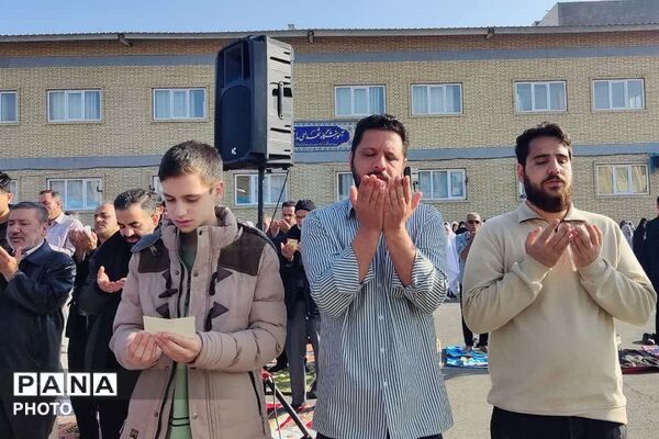 شکوه وحدت در قرچک؛ اقامه باشکوه نماز عید سعید فطر در صفوفی الهی