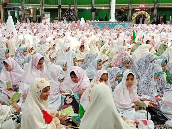 آیین زیبای جشن تکلیف دختران یزدی در حسینیه محمود آباد