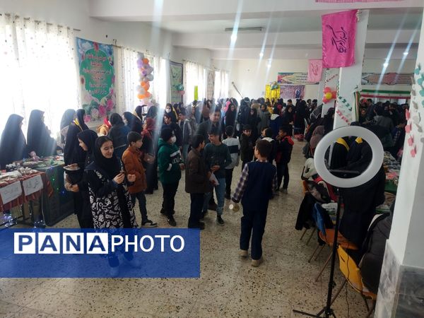 بازارچه دست‌سازه‌های دانش‌آموزان شهر راز