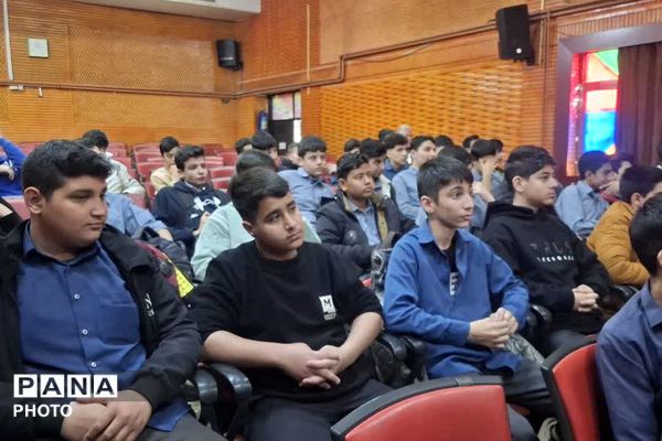  همایش هدایت تحصیلی پایه نهم در ورامین