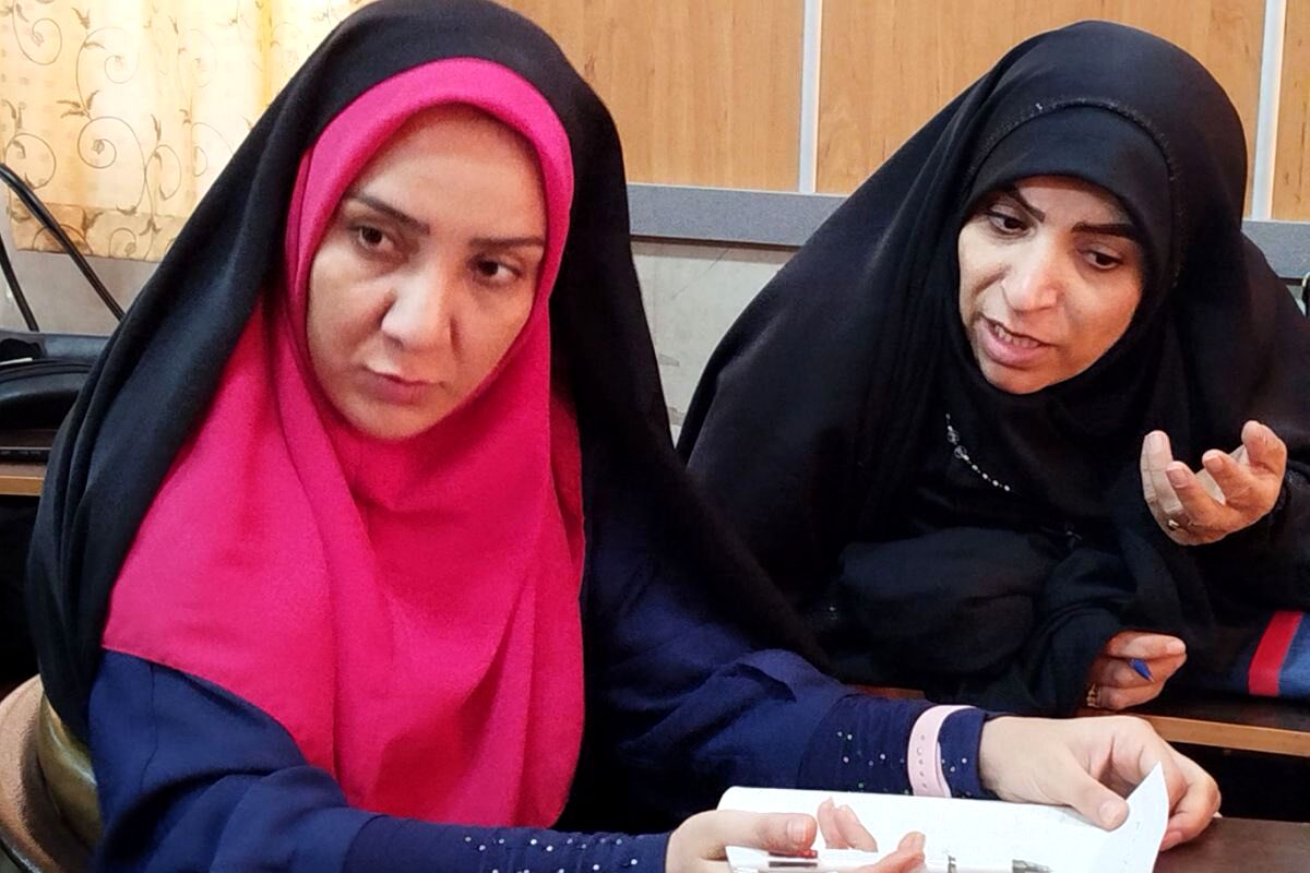 برگزاری کارگاه هوش مصنوعی ، آموزش معکوس و تولیدمحتوا برای سرگروه های آموزشی در ناحیه یک شهرری