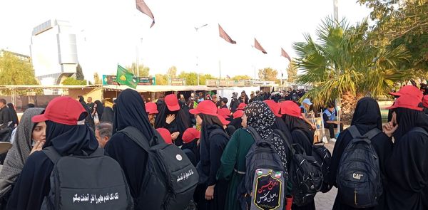 حضور پر شور مردم امام حسینی در پیاده روی اربعین