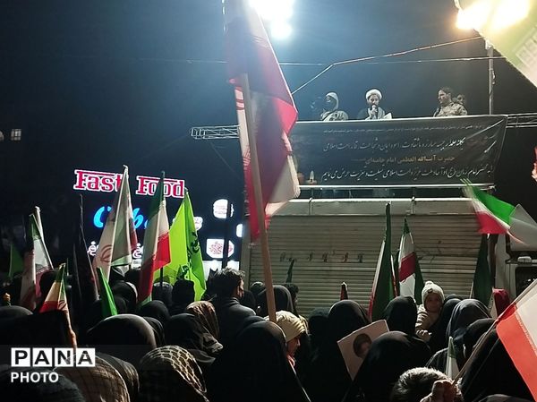 حضور مردمان محله های مختلف در چهارراه برق مشهد
