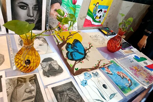  نمایشگاه فرهنگی و هنری دبیرستان عترت