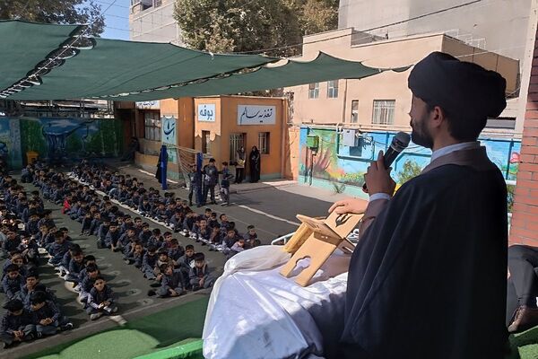  مراسم مصباح الهدی با محوریت امام سجاد (ع) در دبستان علامه طباطبایی پیشوا