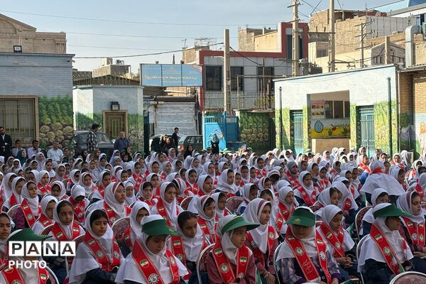 تبلور معنویت و انسانیت در جشن عاطفه‌ها دبستان دخترانه حضرت صدیقه(س) ملارد