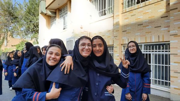 طنین زنگ مهر، ایثار و مقاومت در دبیرستان شاهد طالقانی