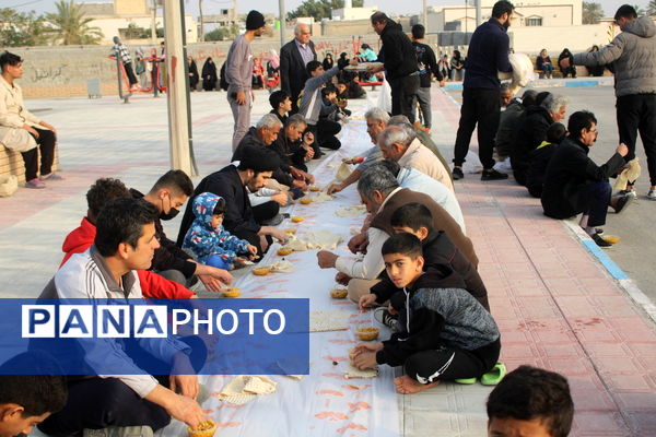 پیاده‌روی خانوادگی در روستای بندرگاه شهرستان بوشهر