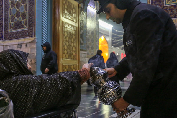 حال و هوای حرم مطهر رضوی در شب وفات حضرت زینب سلام الله علیها