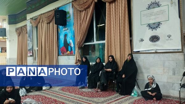 خدمت‌رسانی به زائران توسط اعضای طرح گام‌های عاشقی