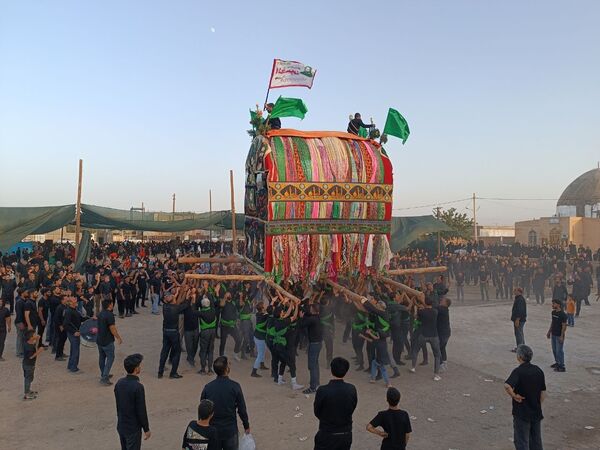 شکوه نخل‌گردانی در گناباد؛ تصویری از عشق و ارادت در محرم