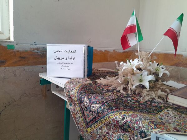 برگزاری جلسه آیین‌نامه انجمن اولیا و مربیان در دبیرستان خدیجه کبری منطقه زاغه