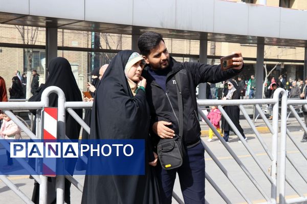 طنین شعارهای انقلابی در سالروز پیروزی انقلاب اسلامی ایران