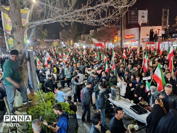 پیمان دوباره با رهبری با نوای رسای مهدی رسولی در آیین تجدید بیعت 
