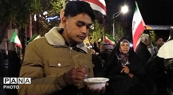 گذری بر فعالیت موکب گروه جهادی ریحانه النبی  در مراسم چهلم رهبر شهید و شهدای میناب 
