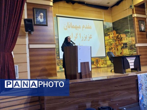 جلسه هدایت تحصیلی دانش‌آموزان ناحیه۶ در فرهنگسرای ترافیک