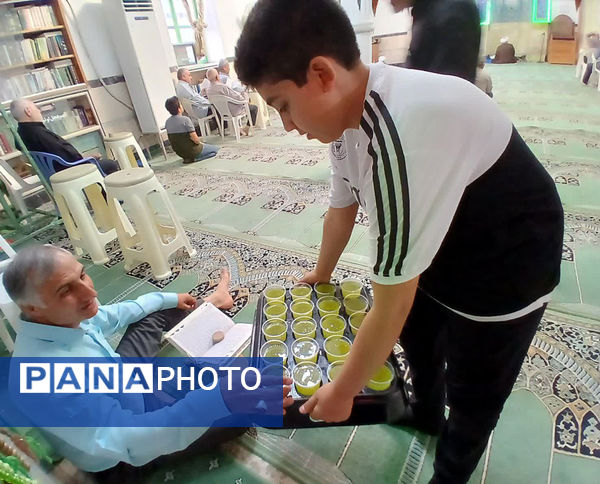 حضور نوجوانان در دعای عرفه 