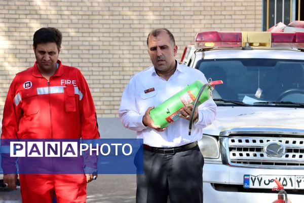 آموزش رایگان اطفای حریق برای ۹۹ دانش‌آموز ماهدشت کرج