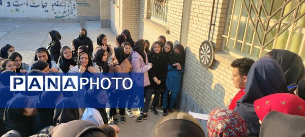 برگزاری مسابقات دارت در مدرسه زنده یاد داورپناه خانلق