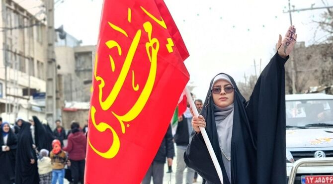 حضور پرشور نوجوانان فهیم شهرستان صحنه در راهپیمایی ۲۲ بهمن
