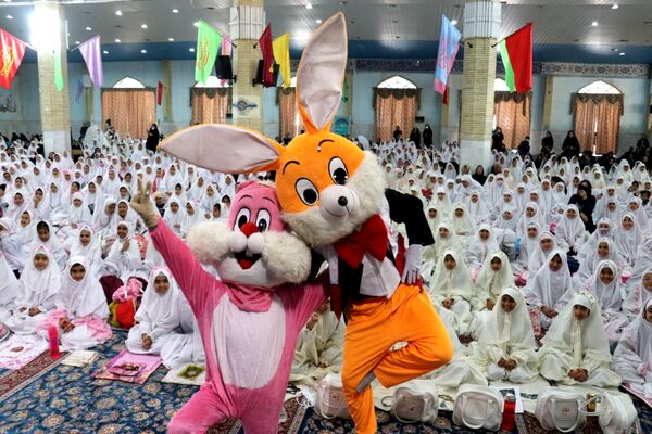 جشن تکلیف2000 نفری دانش‌آموزان زابل