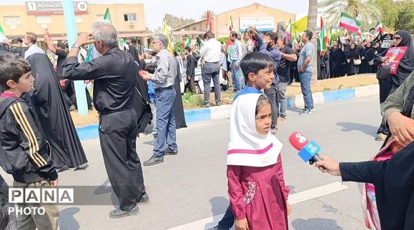 همبستگی کودکان بندرعباس با خانواده شهدای دبستان شجره طیبه میناب؛ عزاداری و محکومیت جنایت تروریستی